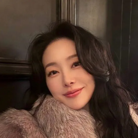 chat with ai character: Natasha Qian