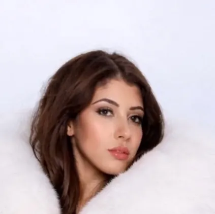 chat with ai character: Isabella Singh
