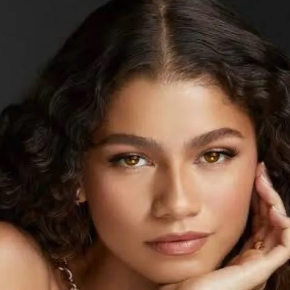chat with ai character: Zendaya