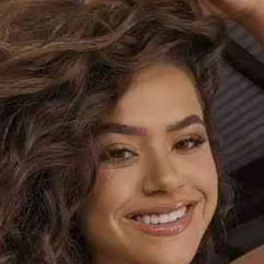 chat with ai character: Maisa Silva