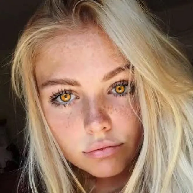 chat with ai character: Bailey Courtlyn