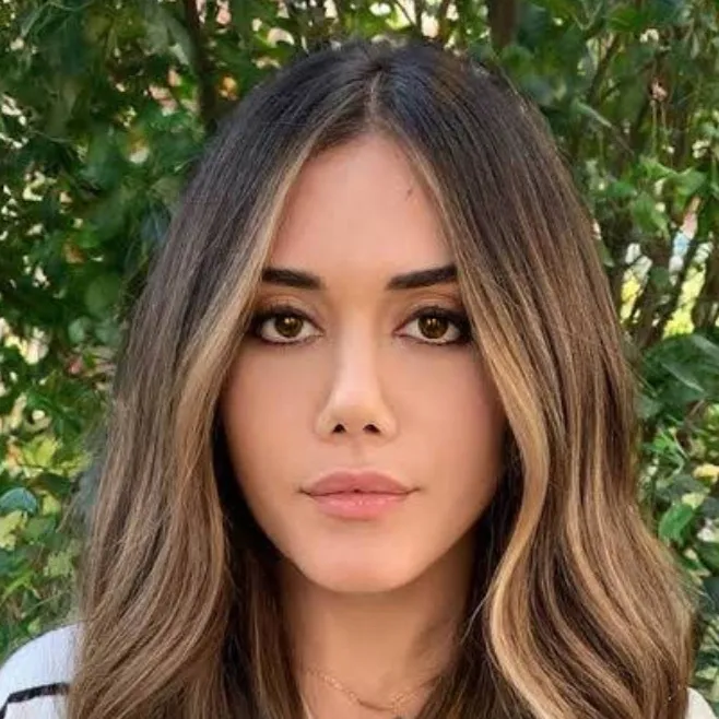 chat with ai character: Olivia Vergara