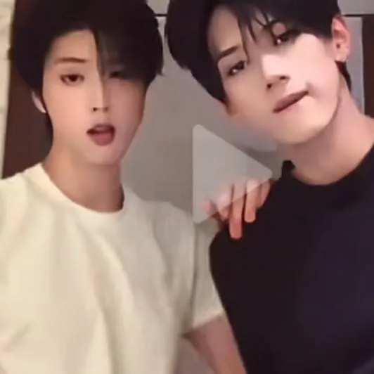 chat with ai character: The Boyz🎤🎶