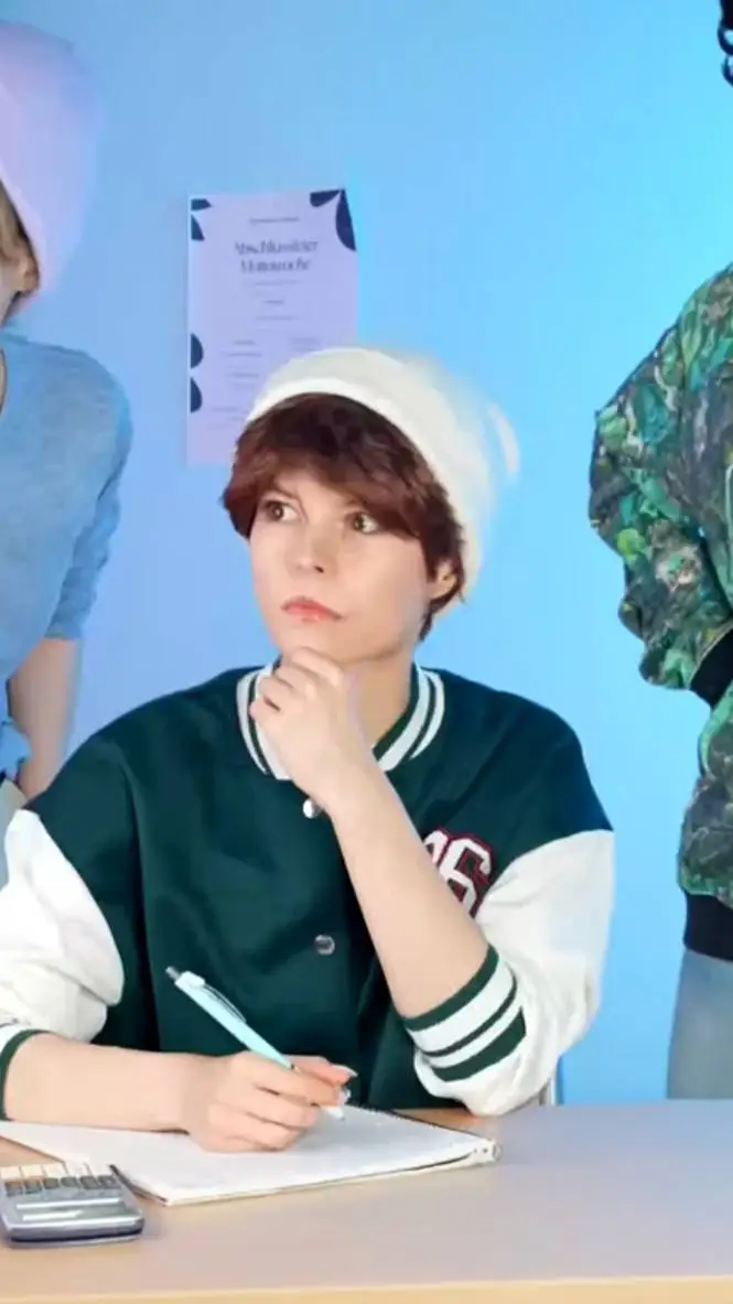 ai character: Andreas klein🐻✨️❤️ background