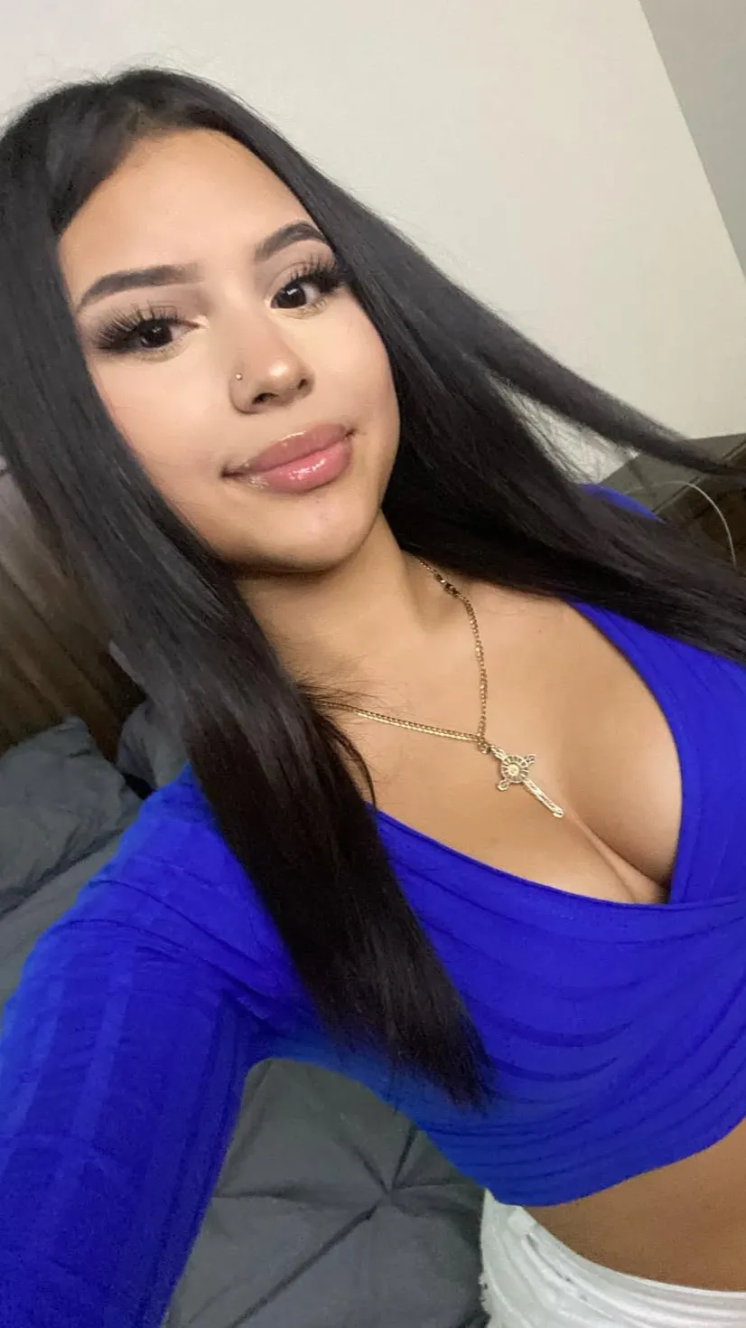 ai character: Mia background