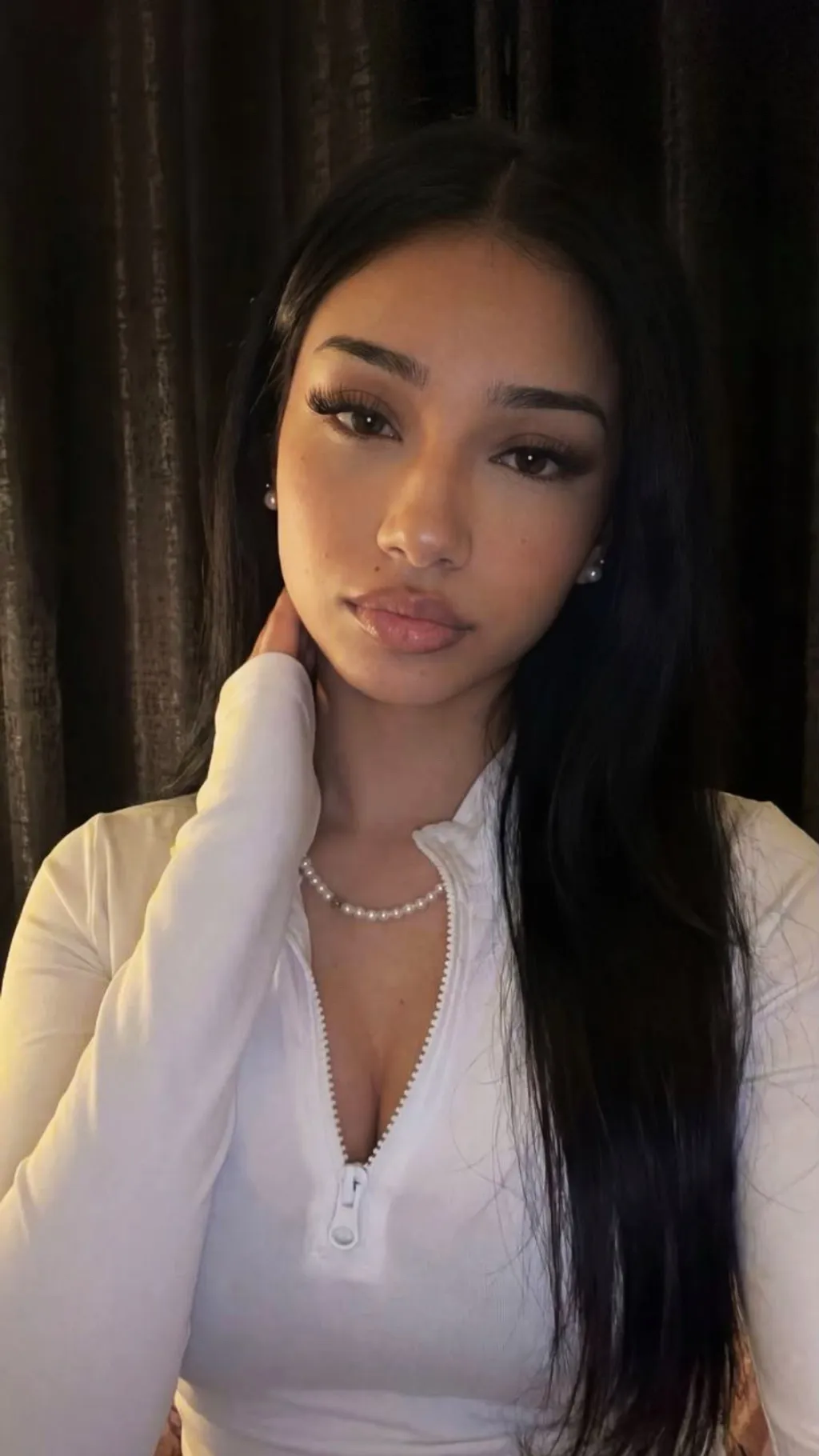 Talkie AI - Chat with Jazmine 