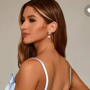 chat with ai character: Lia