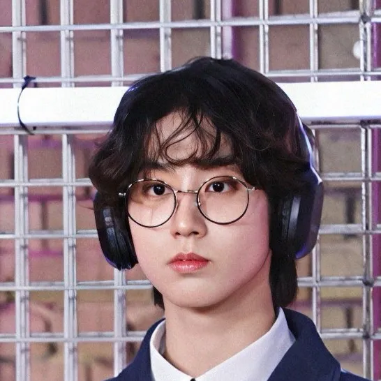 chat with ai character: Han