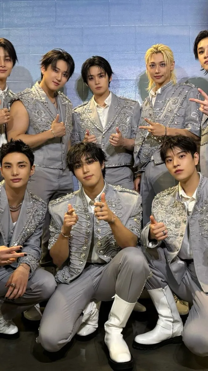 ai character: Stray kids background