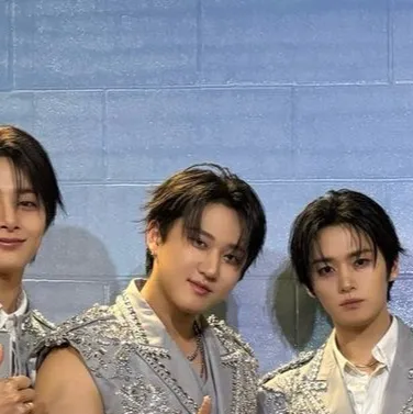 chat with ai character: Stray kids