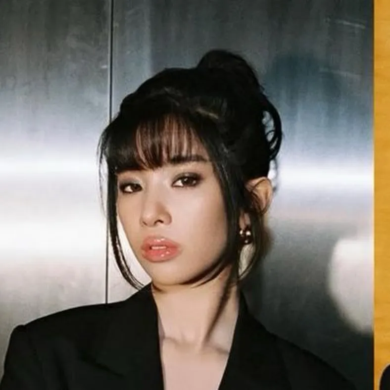 chat with ai character: Sophia ￼