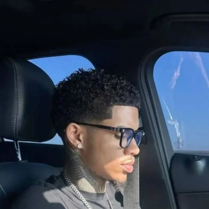 chat with ai character: Ethen