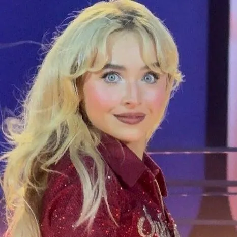 chat with ai character: Sabrina Carpenter 