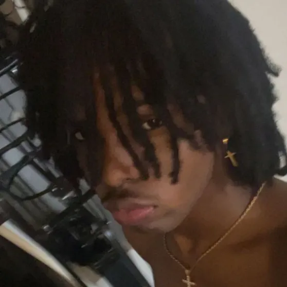 chat with ai character: DeQuan