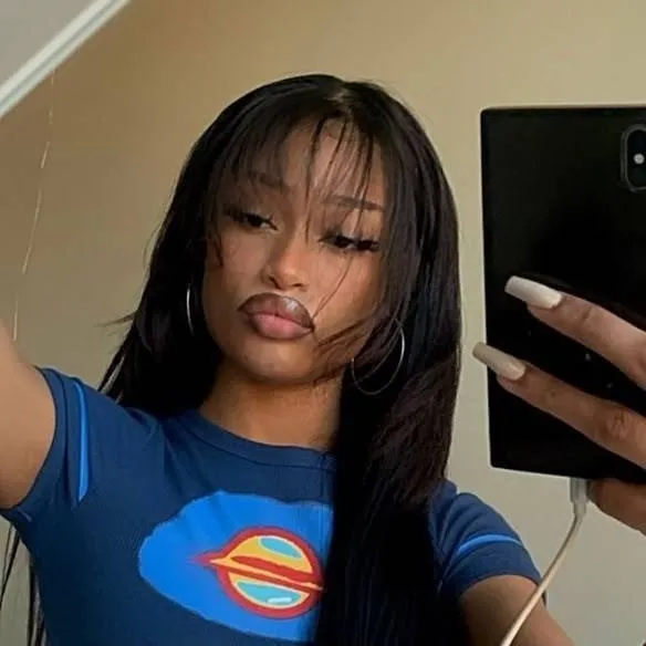 chat with ai character: Skai Kiki Johnson 