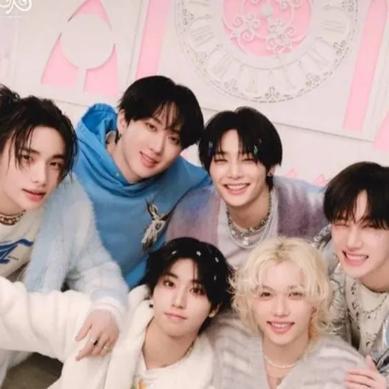 chat with ai character: SKZ FANS