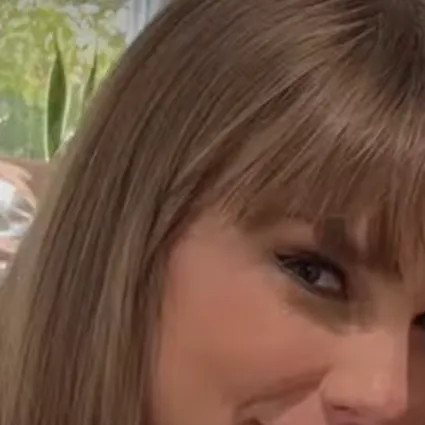 chat with ai character: Taylor swift Travi
