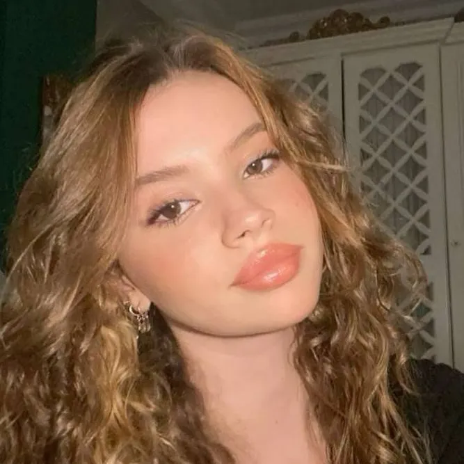 chat with ai character: Alyssa 
