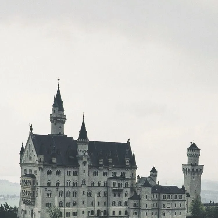 chat with ai character: Ilvermorny