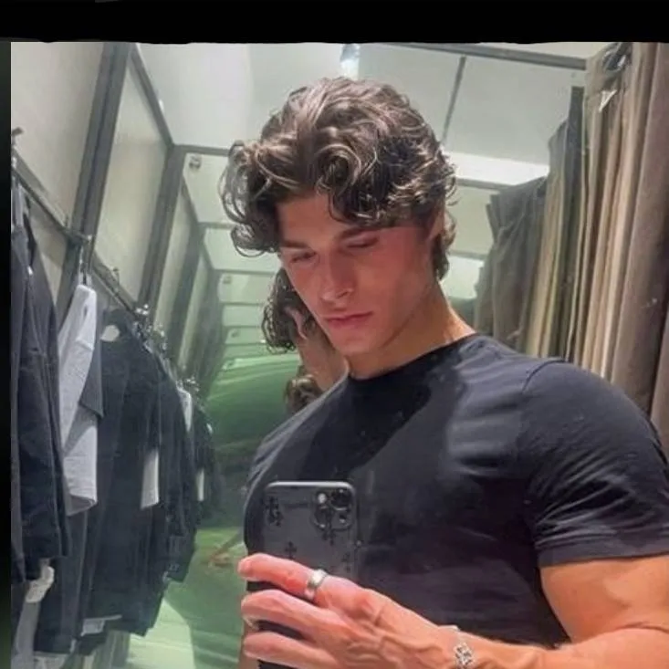 chat with ai character: Mike