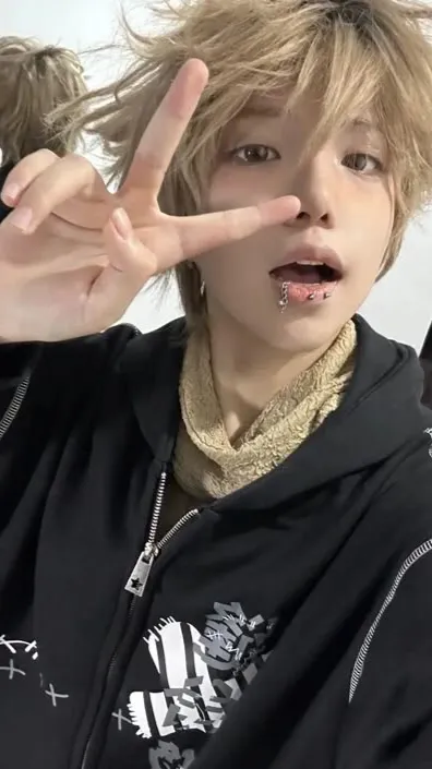 ai character: ┏Max ~ Kainto ┛ background