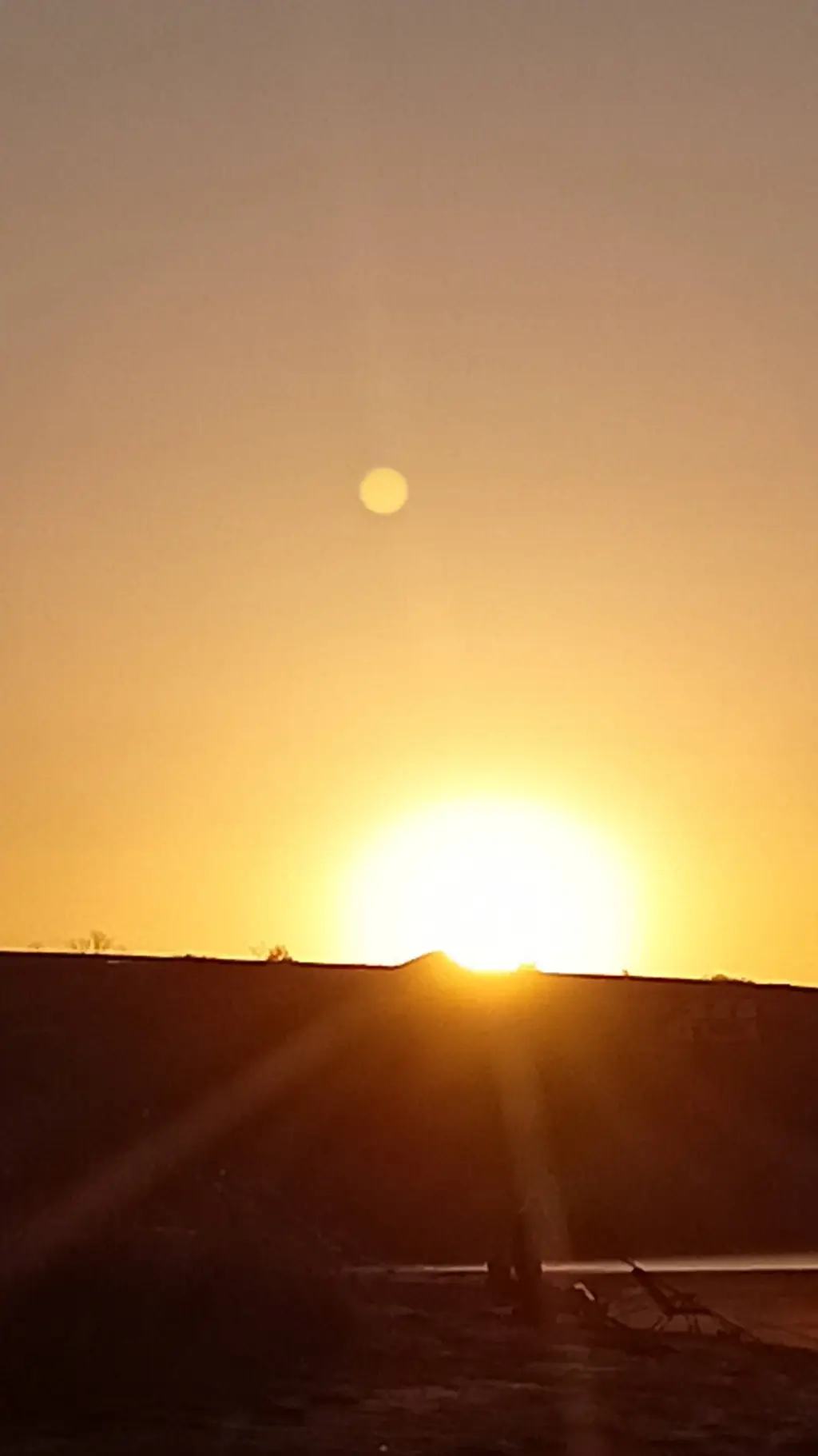 ai character: hh? background