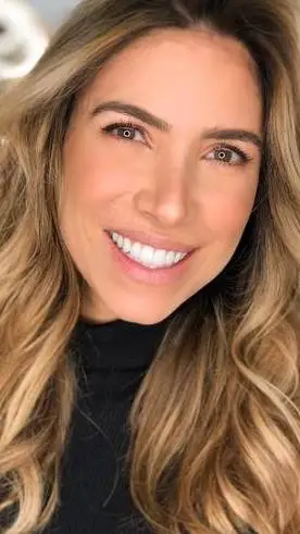 ai character: Isadora mana  background