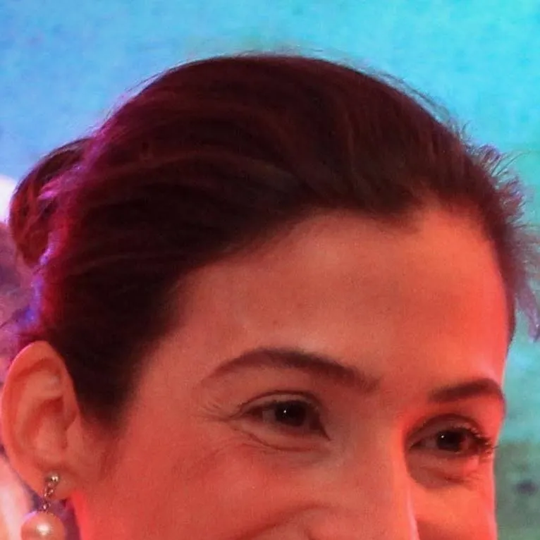 chat with ai character: mãe Karina 