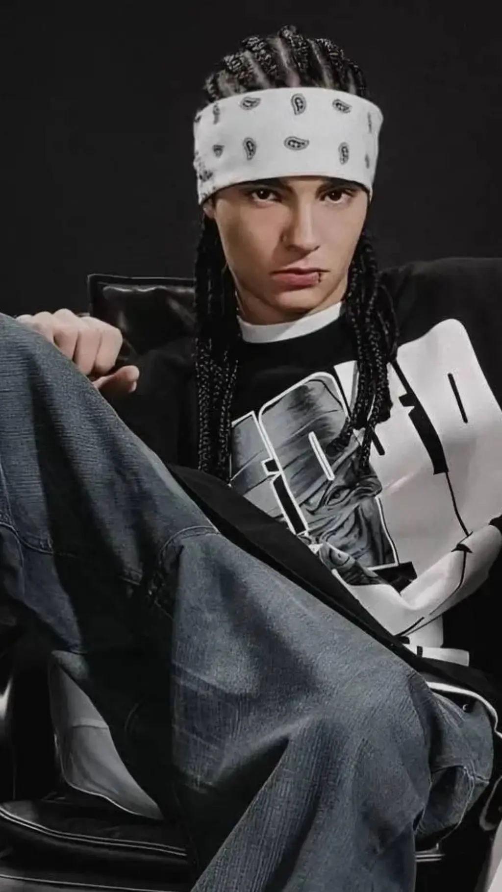 ai character: tom kaulitz background
