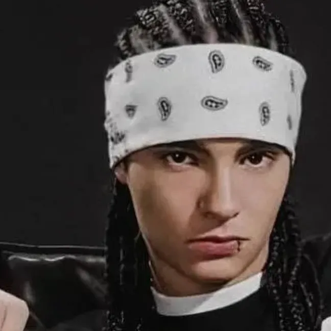 chat with ai character: tom kaulitz