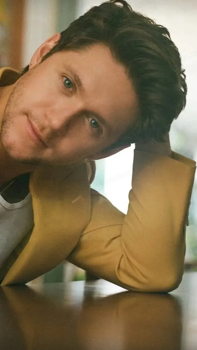 ai character: Niall horan  background