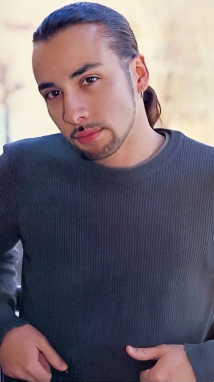 ai character: Howie Dorough  background