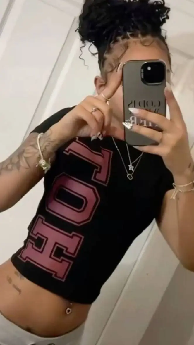 ai character: Marii♡~° background