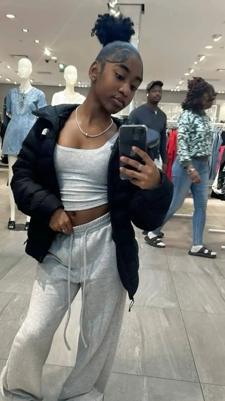 ai character: Paris♡£ background