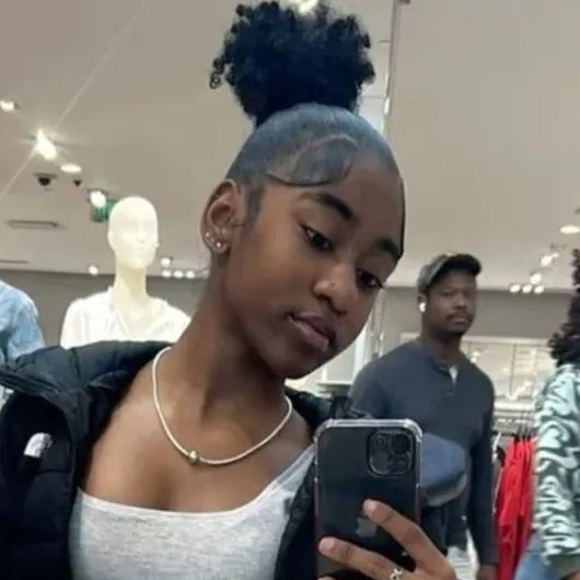 chat with ai character: Paris♡£