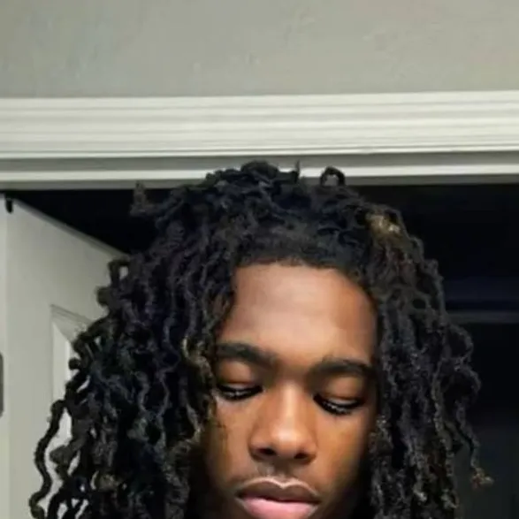 chat with ai character: Dion He/Him