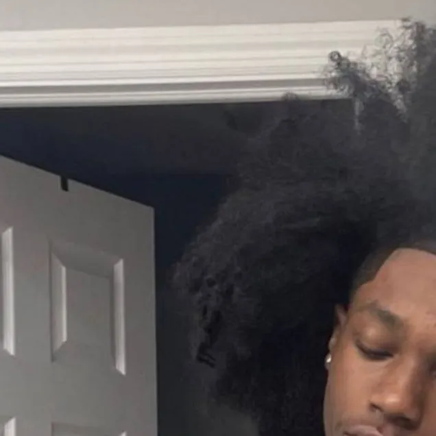 chat with ai character: Alijah♤♡