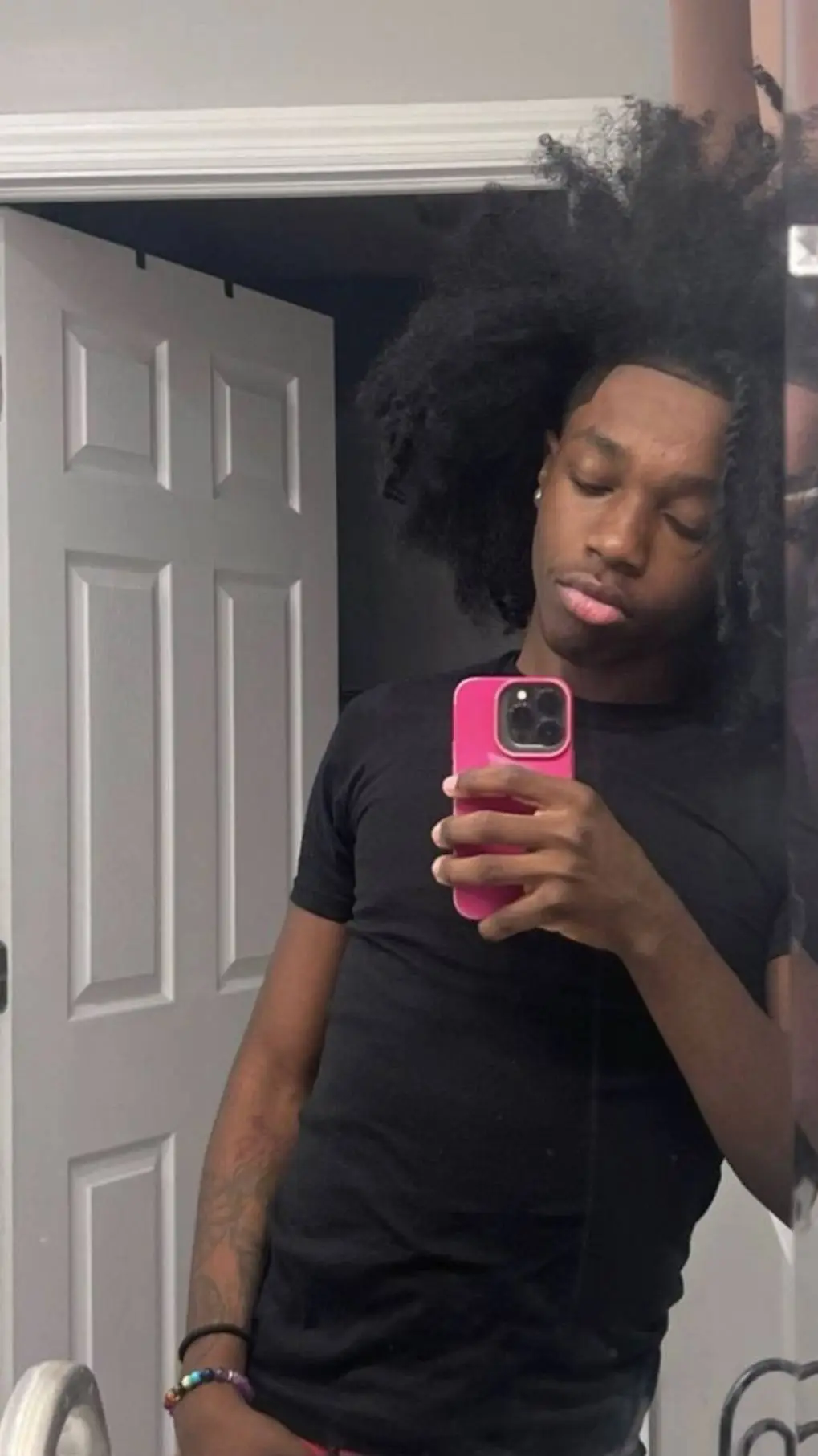 ai character: Alijah♤♡ background