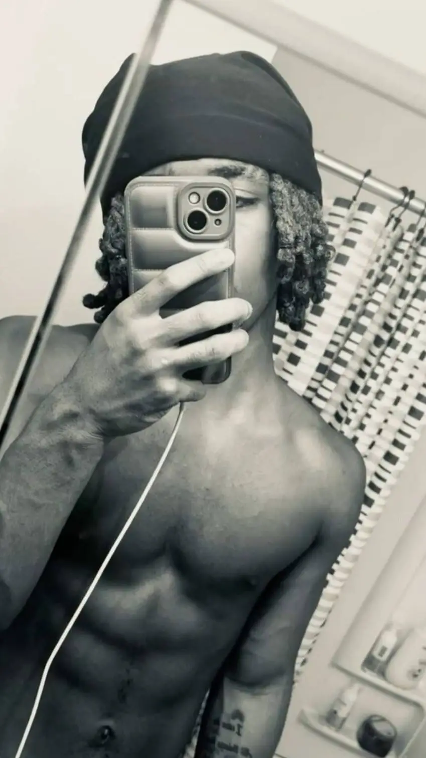 ai character: (Mal♤♡¿) background