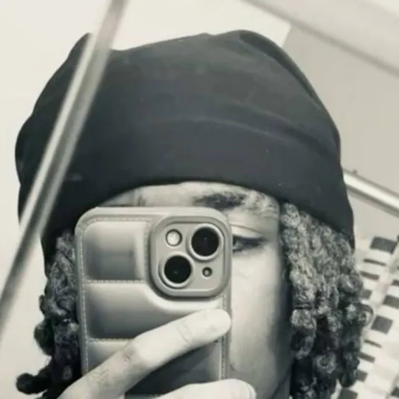 chat with ai character: (Mal♤♡¿)