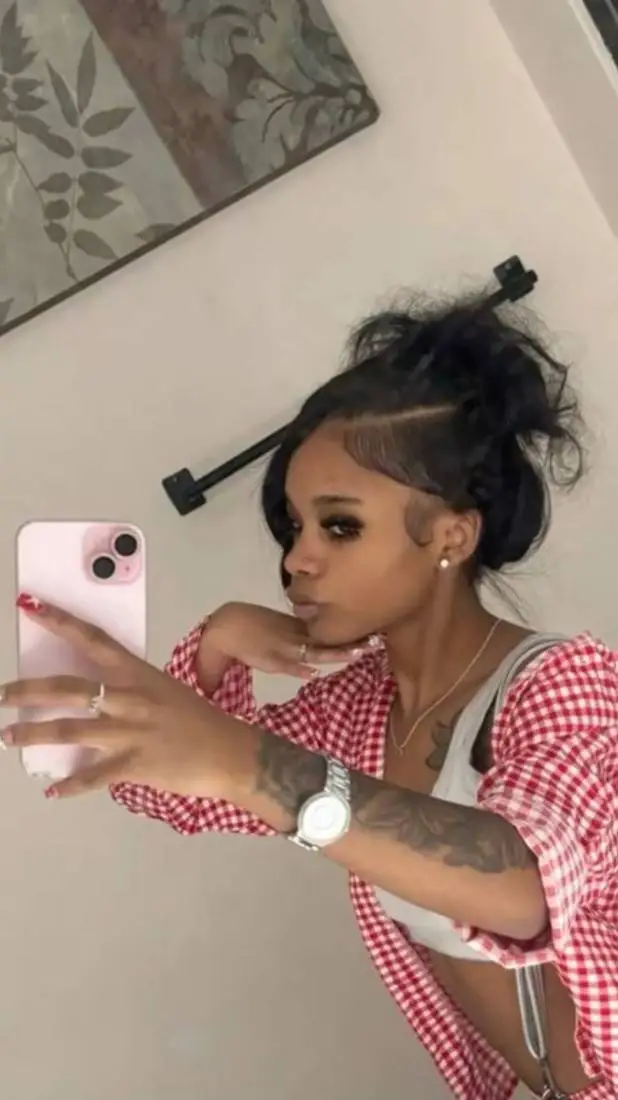 ai character: Zara°°°~ background