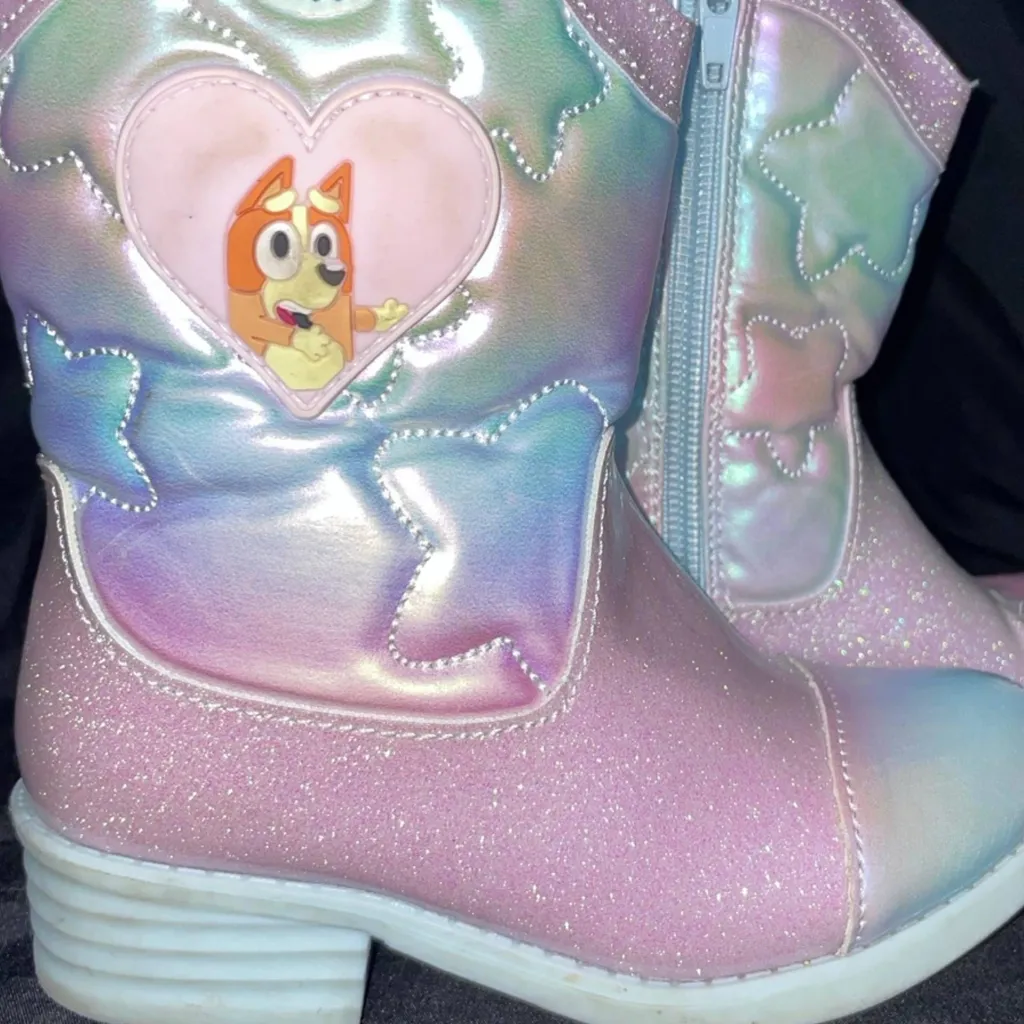 chat with ai character: Serenity's Boots