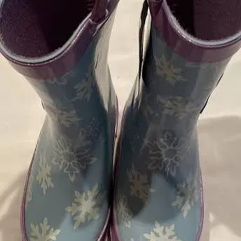 chat with ai character: Serenity's Boots