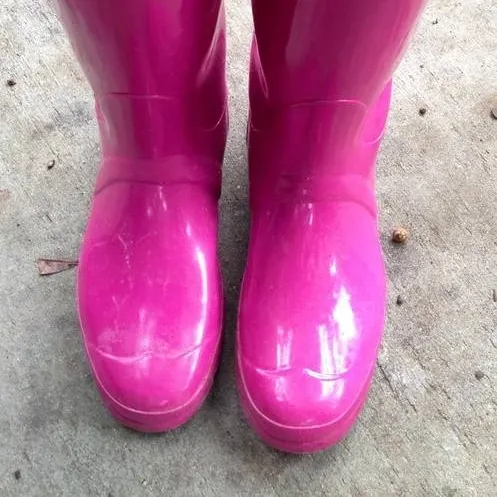 chat with ai character: Girlfriends Boots