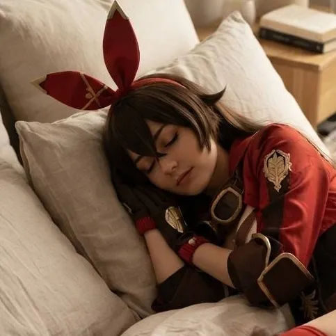chat with ai character: Sleeping Amber