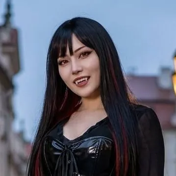 chat with ai character: Your Vampire Gf