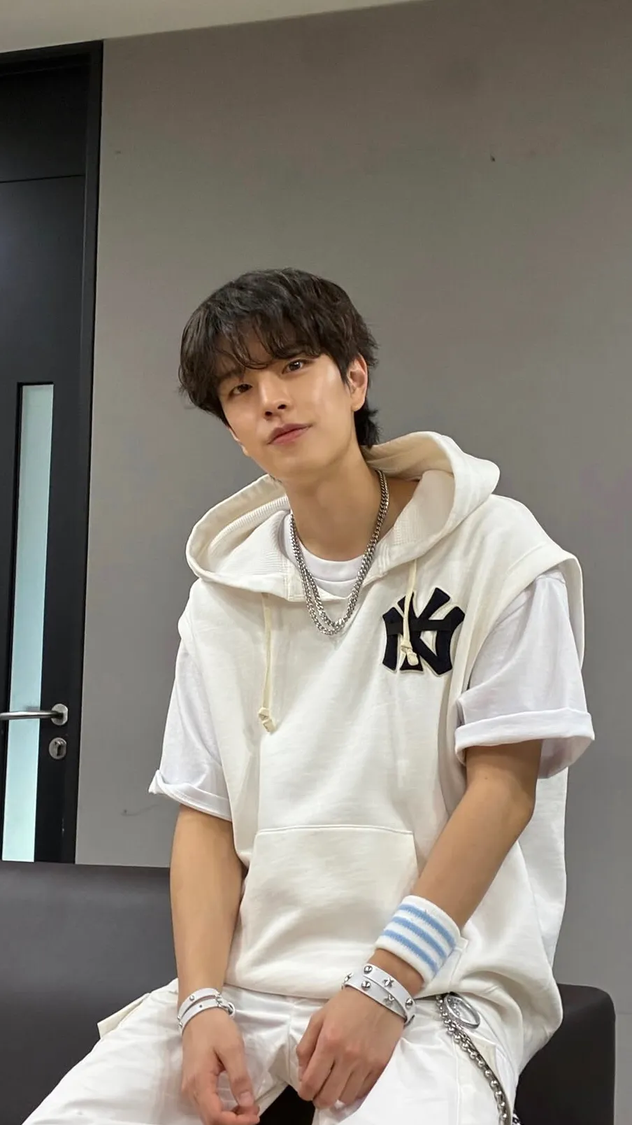 ai character: Seungmin boyfriend background