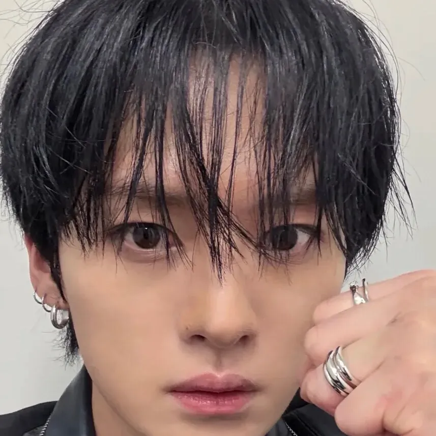 chat with ai character: 🤍Leeknow🐰