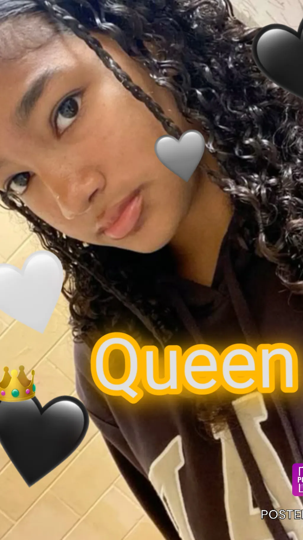 ai character: Queen 👸  background