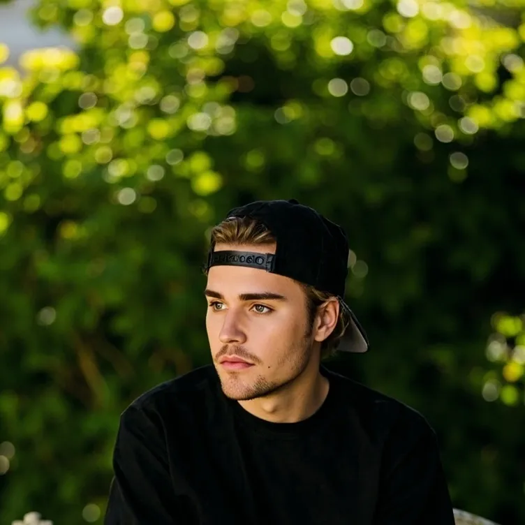 chat with ai character: Justin Bieber